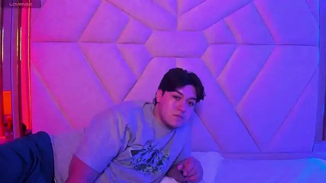 EmilyANDrew  online show from 11-10-25, 04:50