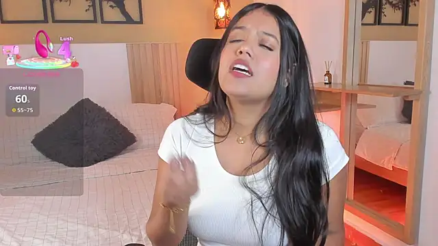 Snapshot of Camila_Bustamante chatting on 09-24-25, 03:29 Camila Bustamante online show from 09-24-25, 03:29