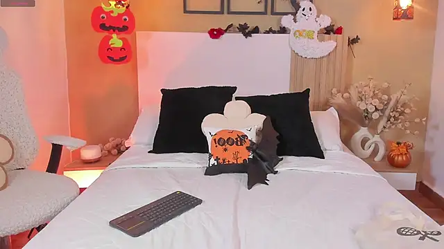 Camila Bustamante online show from 11-01-25, 04:01