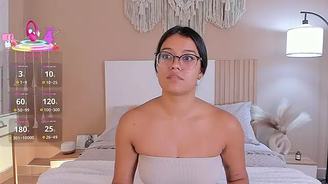 Snapshot of Camila_Bustamante chatting on 06-04-26, 02:00 Camila Bustamante online show from 06-04-26, 02:00