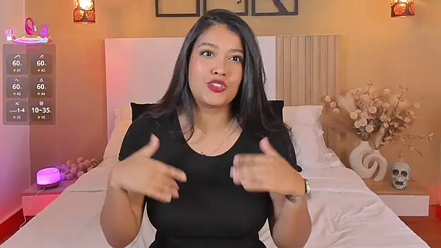 Snapshot of Camila_Bustamante chatting on 10-16-25, 04:04 Camila Bustamante online show from 10-16-25, 04:04