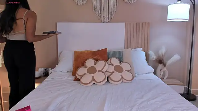 Camila Bustamante online show from 04-17-26, 03:15