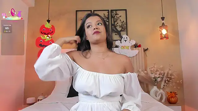 Camila Bustamante online show from 10-28-25, 04:39