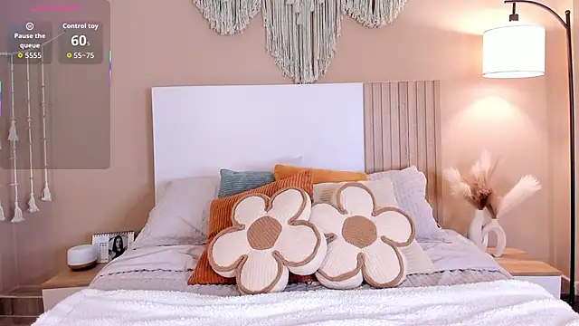 Camila Bustamante online show from 04-06-26, 01:56