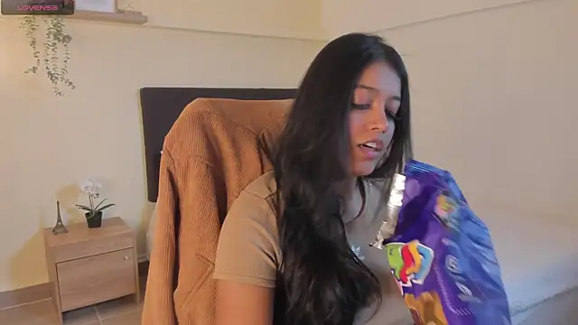 Snapshot of Camila_Bustamante chatting on 06-06-26, 05:07 Camila Bustamante online show from 06-06-26, 05:07
