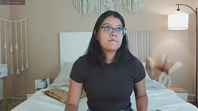 Camila Bustamante online show from 03-04-26, 02:03