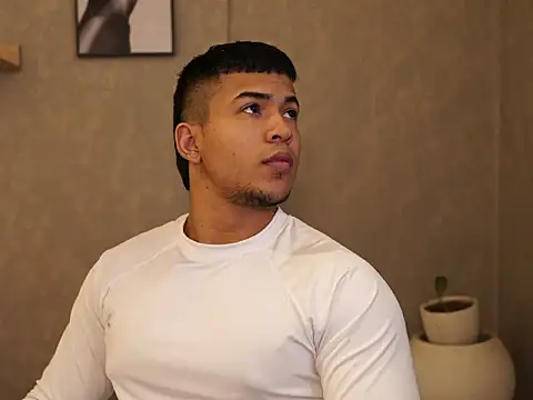 Thiago Valente online show from 04-07-26, 01:24