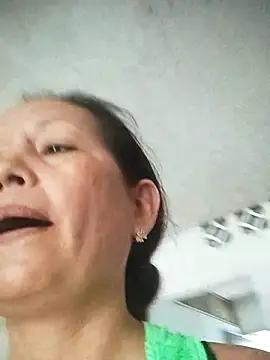 Snapshot of marinita13 chatting on 09-17-25, 12:23 marinita13 online show from 09-17-25, 12:23