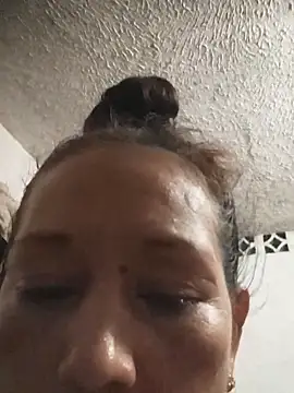 Snapshot of marinita13 chatting on 10-11-25, 11:28 marinita13 online show from 10-11-25, 11:28