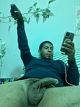 Snapshot of UsaGuy76 chatting on 05-14-26, 01:46 UsaGuy76 online show from 05-14-26, 01:46