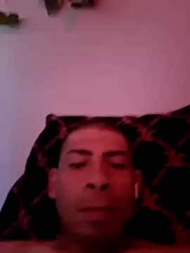 UsaGuy76 online show from 04-19-26, 08:55