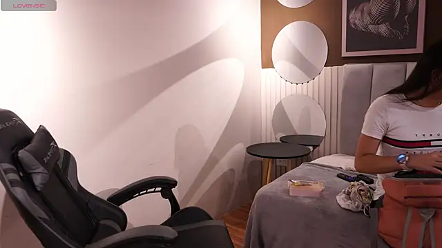 Ariaa Isabell online show from 10-31-25, 06:48