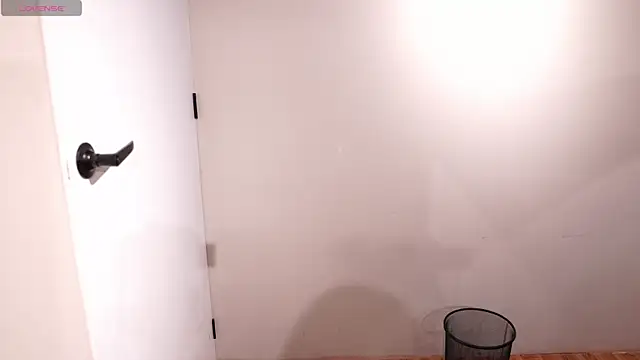 Ariaa Isabell online show from 10-28-25, 06:07