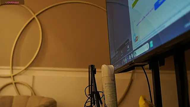 Ariaa Isabell online show from 11-13-25, 06:45