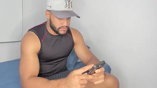 Snapshot of Pier_Simons chatting on 02-19-26, 04:20 Pier Simons online show from 02-19-26, 04:20