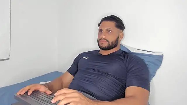 Snapshot of Pier_Simons chatting on 02-18-26, 06:11 Pier Simons online show from 02-18-26, 06:11