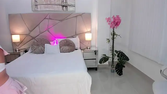 July Adams online show from 12-21-25, 04:14