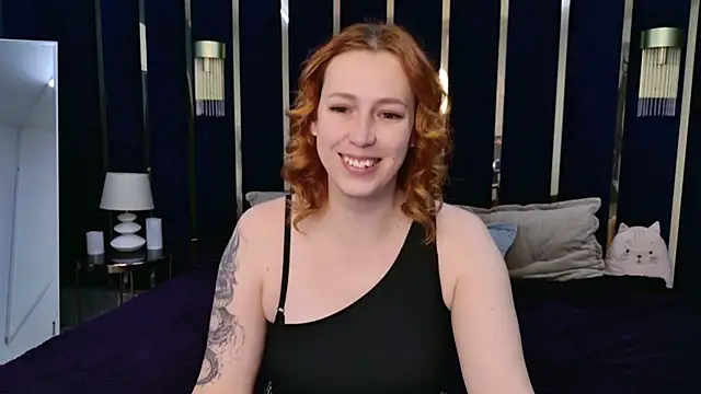 Snapshot of Evie_Bennet chatting on 10-10-25, 10:49 Evie Bennet online show from 10-10-25, 10:49