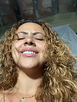 Chloe Leaozinho online show from 02-12-26, 03:34