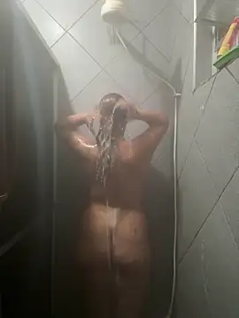 Chloe Leaozinho online show from 03-10-26, 07:40