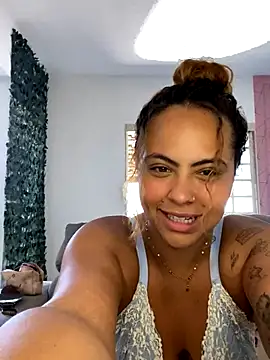 Chloe Leaozinho online show from 11-12-25, 05:06