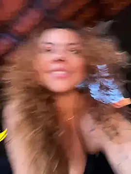 Chloe Leaozinho online show from 10-11-25, 06:20