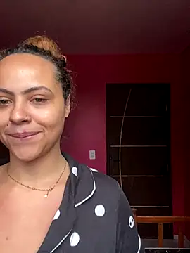 Chloe Leaozinho online show from 10-07-25, 06:20