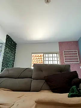 Chloe Leaozinho online show from 11-07-25, 05:50