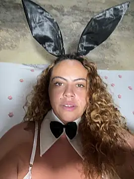 Chloe Leaozinho online show from 04-03-26, 10:54