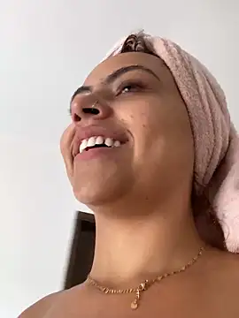 Chloe Leaozinho online show from 11-01-25, 04:45