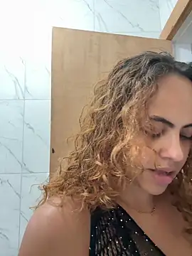 Chloe Leaozinho online show from 10-13-25, 08:32