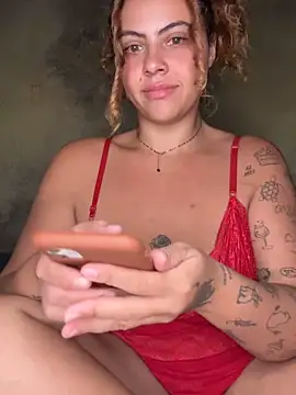 Chloe Leaozinho online show from 05-17-26, 03:06