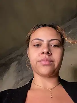 Chloe Leaozinho online show from 05-11-26, 01:34