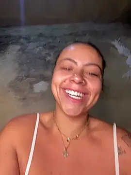 Chloe Leaozinho online show from 04-20-26, 12:41