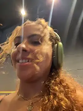 Chloe Leaozinho online show from 02-20-26, 03:36