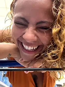 Chloe Leaozinho online show from 02-08-26, 03:32