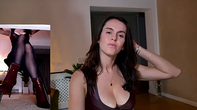 Snapshot of LegswAttitude chatting on 11-07-25, 04:55 LegswAttitude online show from 11-07-25, 04:55