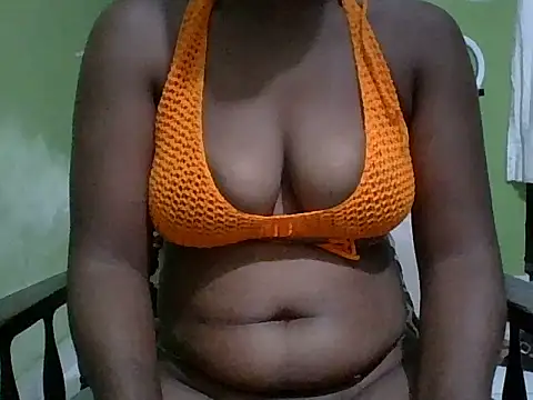 Snapshot of Ntshire chatting on 10-19-25, 12:46 Ntshire online show from 10-19-25, 12:46