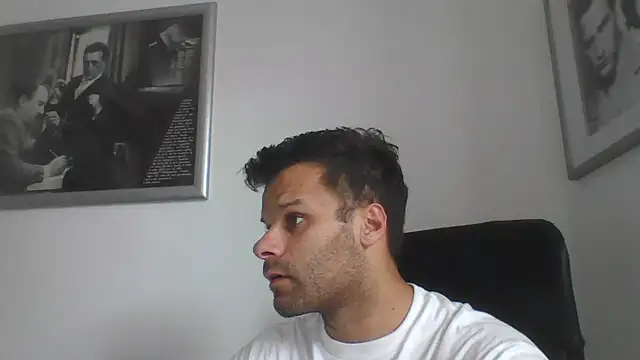 Snapshot of FROCETTO93 chatting on 09-10-25, 01:43 FROCETTO93 online show from 09-10-25, 01:43