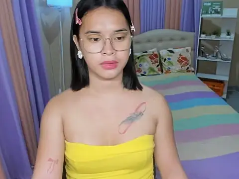 Snapshot of SeductiveAppleTS chatting on 05-19-26, 05:36 SeductiveAppleTS online show from 05-19-26, 05:36
