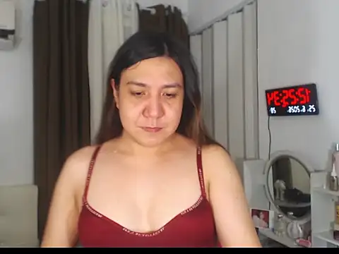 Snapshot of stellahugeX chatting on 06-24-26, 04:27 stellahugeX online show from 06-24-26, 04:27