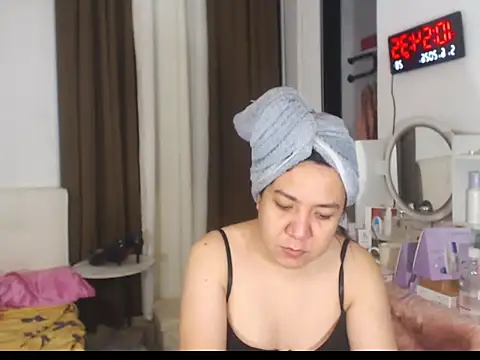Snapshot of stellahugeX chatting on 06-05-26, 02:56 stellahugeX online show from 06-05-26, 02:56