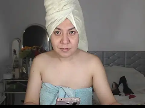Snapshot of stellahugeX chatting on 10-18-25, 07:43 stellahugeX online show from 10-18-25, 07:43