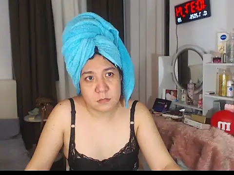 Snapshot of stellahugeX chatting on 07-10-26, 02:39 stellahugeX online show from 07-10-26, 02:39