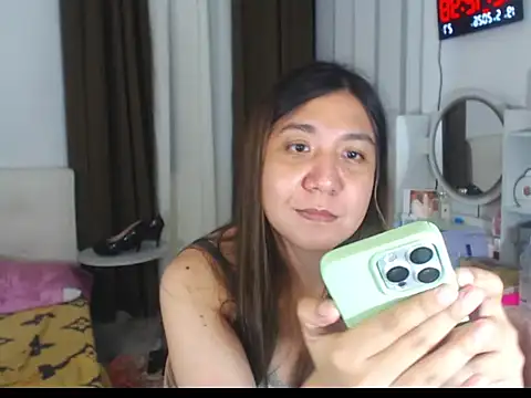 stellahugeX online show from 05-18-26, 04:12