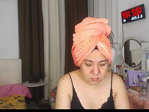 Snapshot of stellahugeX chatting on 06-07-26, 04:23 stellahugeX online show from 06-07-26, 04:23