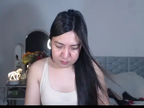 Snapshot of stellahugeX chatting on 10-06-25, 04:24 stellahugeX online show from 10-06-25, 04:24