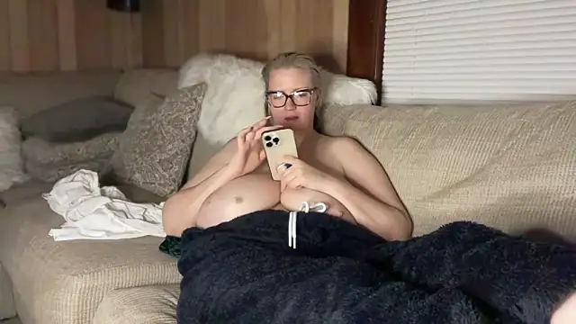 PefectNipz online show from 10-19-25, 04:37