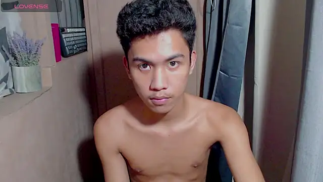 Snapshot of Demure_Asian143 chatting on 04-25-26, 05:43 Demure Asian143 online show from 04-25-26, 05:43
