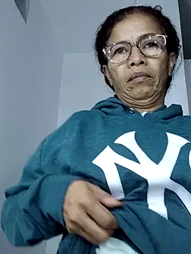 Snapshot of Merybeks chatting on 04-04-26, 10:22 Merybeks online show from 04-04-26, 10:22